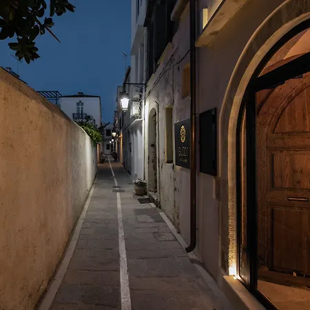 Sutor Chic Manor Hotel 4*