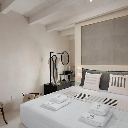 Sutor Chic Manor