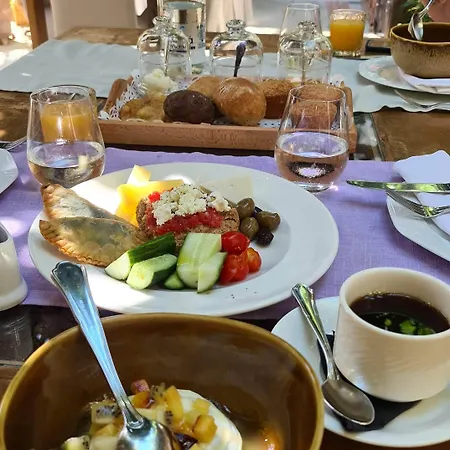 Sutor Chic Manor