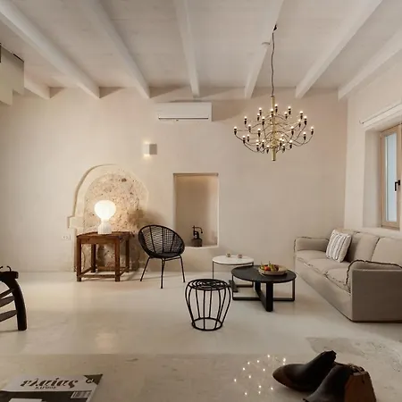 Sutor Chic Manor