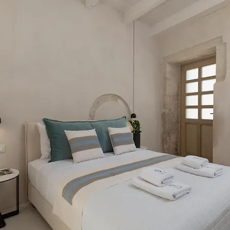 Готель Sutor Chic Manor